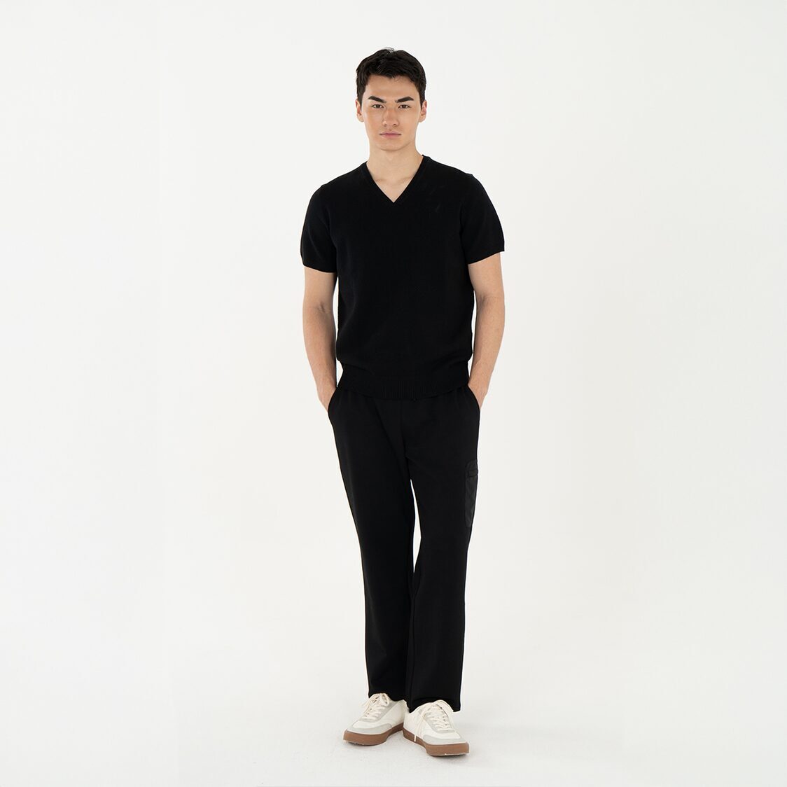 K/WOODS Mens Calmline V-neck - Black