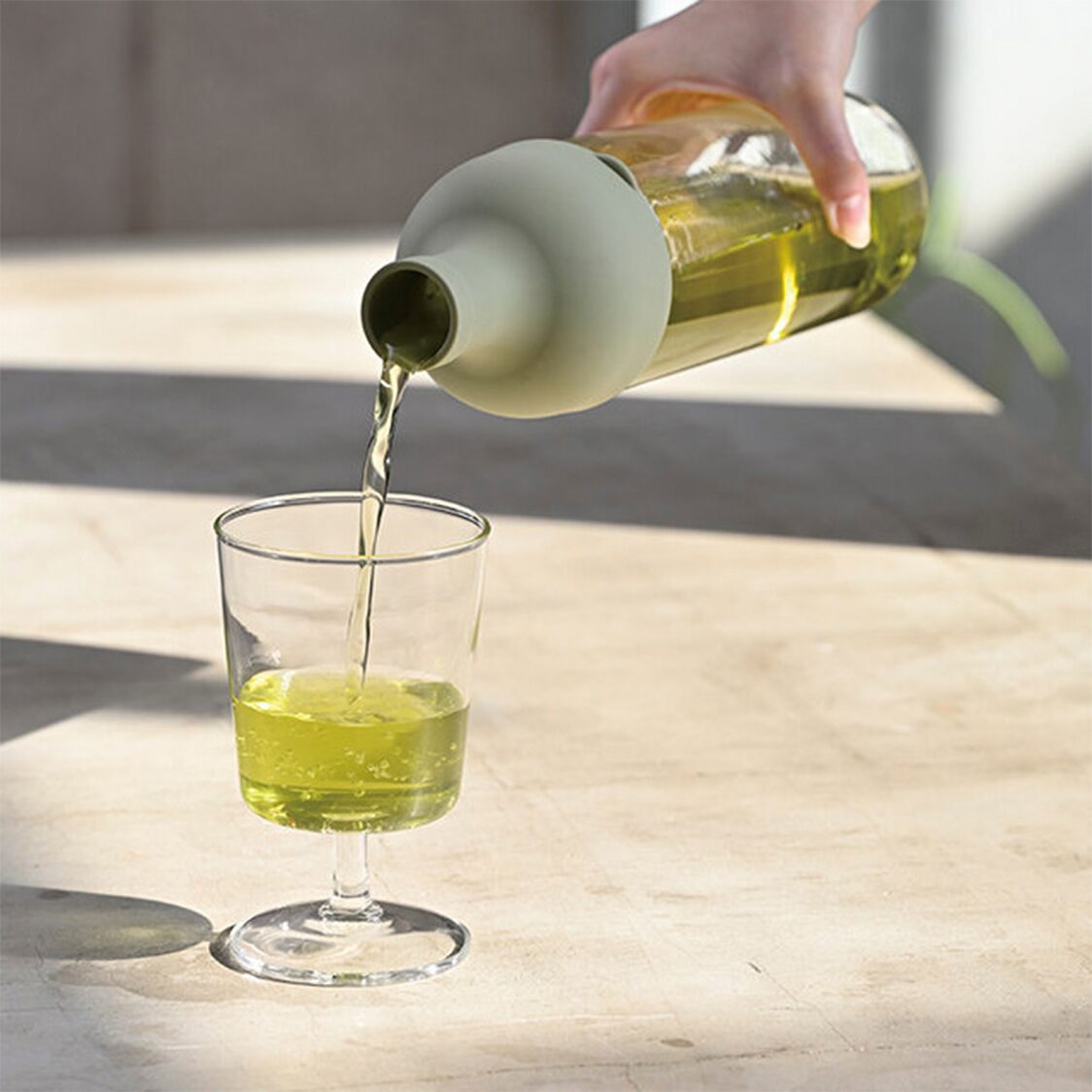 HARIO "Cold Brew" Tea Filter-in Bottle 750ml - Red (FIB-75 R)