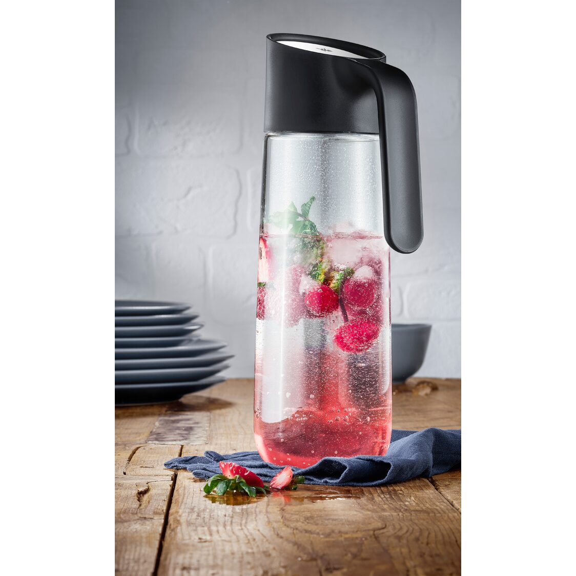 WMF Nuro Water Decanter Black With Handle 1.0L (06-9623-7390)