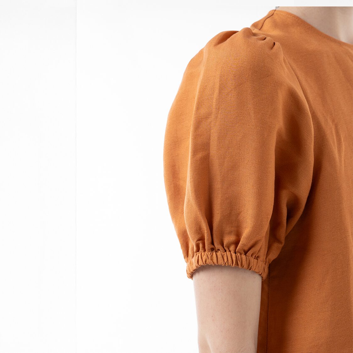 K/WOODS Effortless Puff Top in Caramel