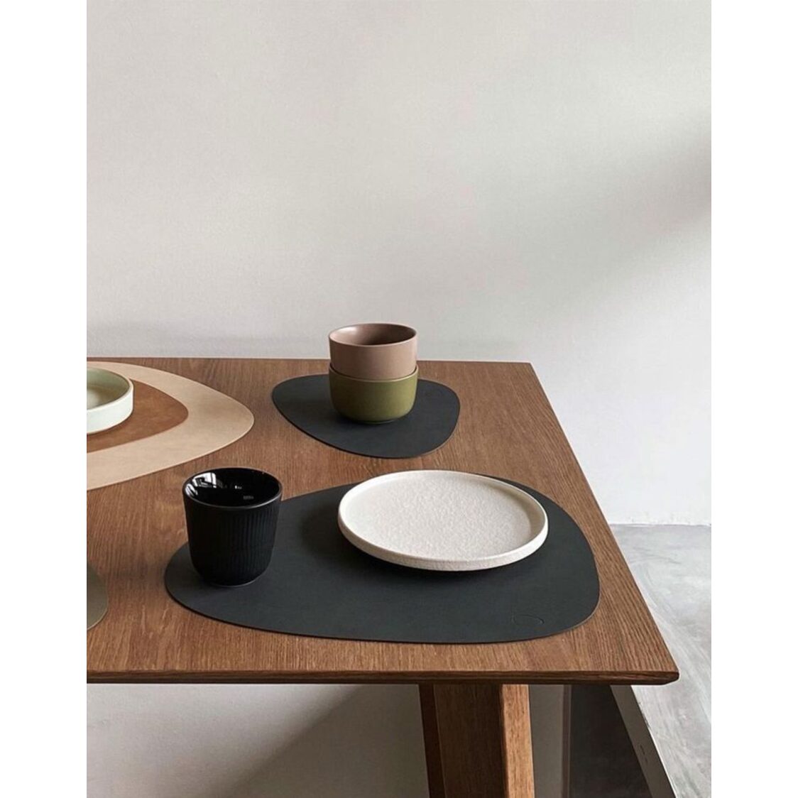 J. Rapee Litchi Placemat Black
