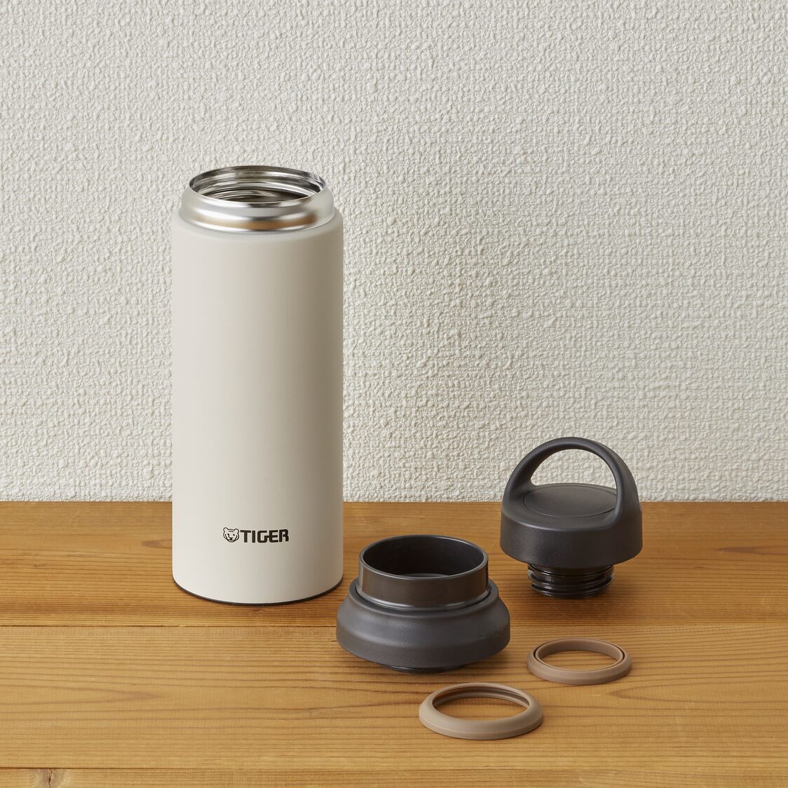 TIGER Anti-Bacterial Double Stainless Steel Bottle 600ml - Arctic Wolf (MCZ-S060 WZ)