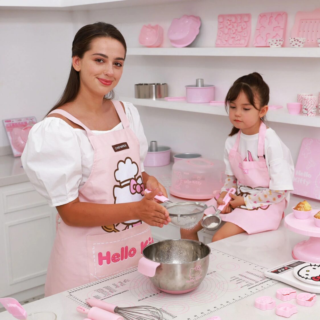 Chefmade Ss Flour Sieve L27.5Xw10xH4.5cm Hello Kitty (1898cm-KT7010)