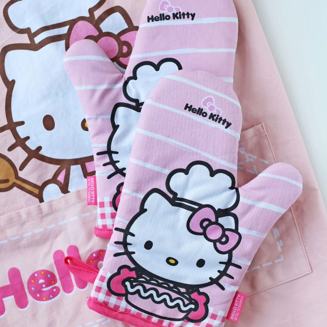 CHEFMADE Hello Kitty Cotton Polyester Oven Mitt 2pcs/Set 1898CM-KT7020