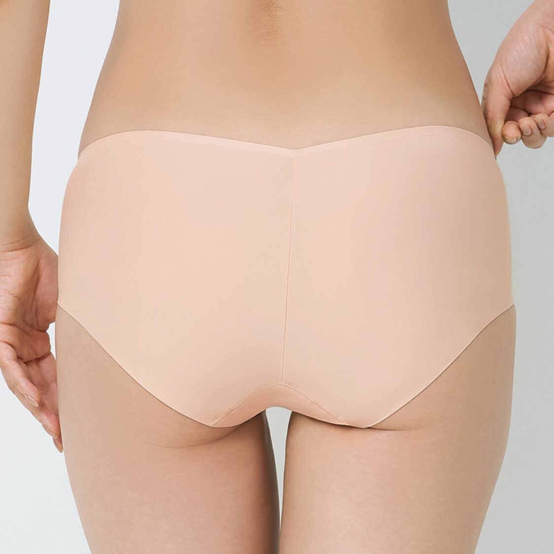 Triumph Body Make Up Illusion Smooth Hipster  Nude Beige