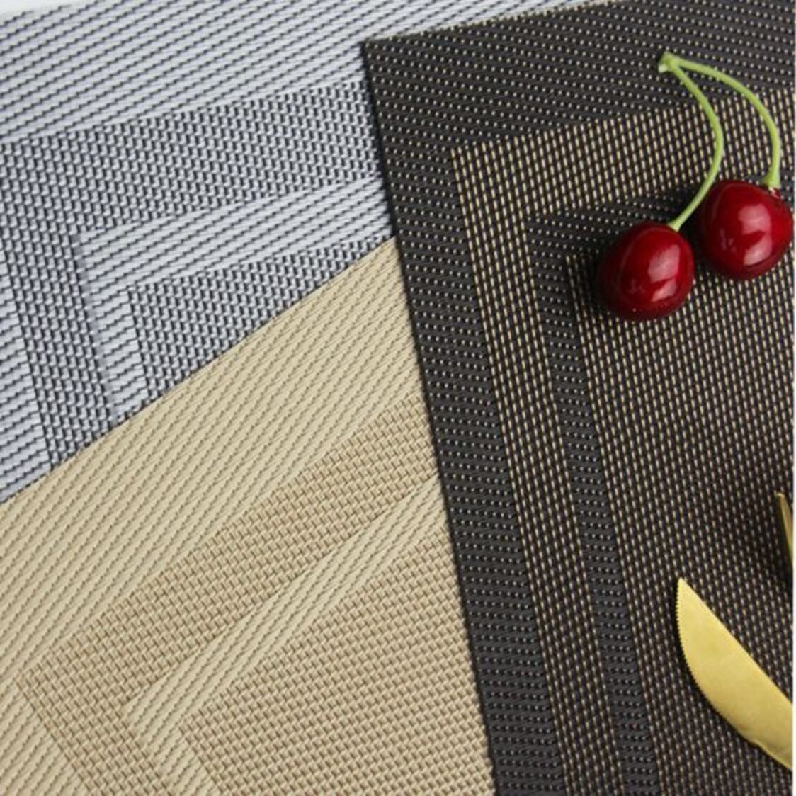 J. Rapee Cornice Placemat Gold