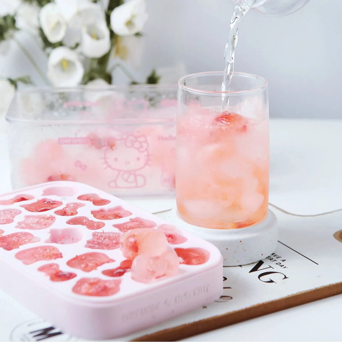 CHEFMADE Hello Kitty Ice Cube Tray with Lid and Bin 1898CM-KT7110