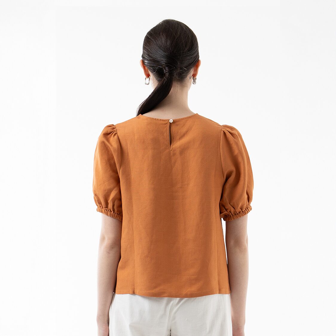 K/WOODS Effortless Puff Top in Caramel