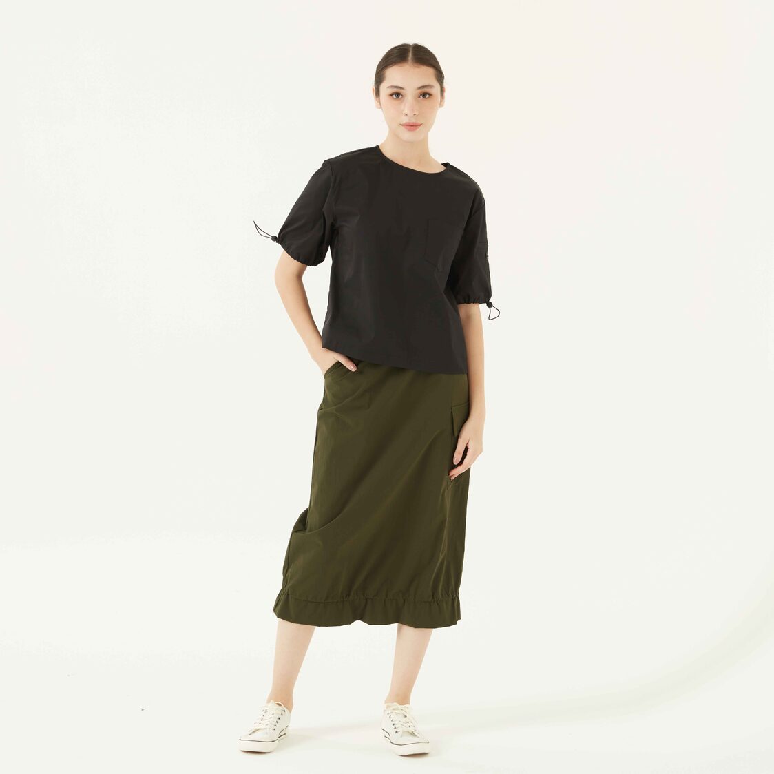 K/WOODS Round Neck Pocket Sleeve Top In Black