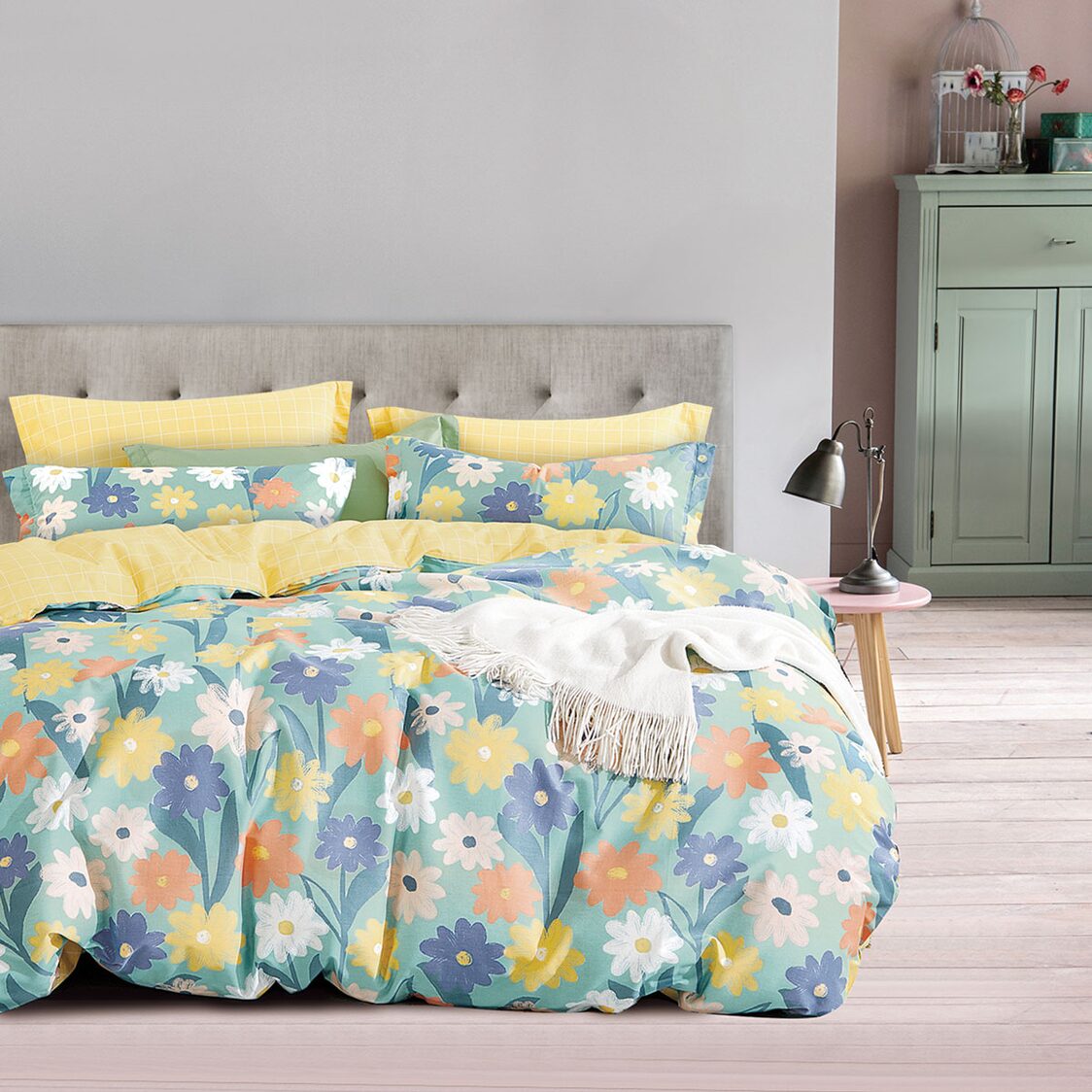 The Gang By Charles Millen College GC02 Teya Fitted Sheet Set / Comforter