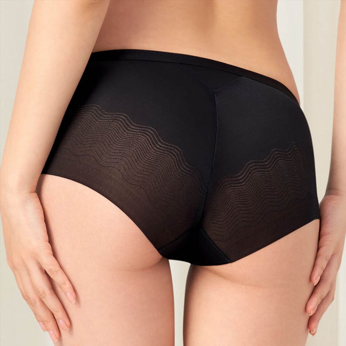 Triumph Smooth Sensation Hipster Black