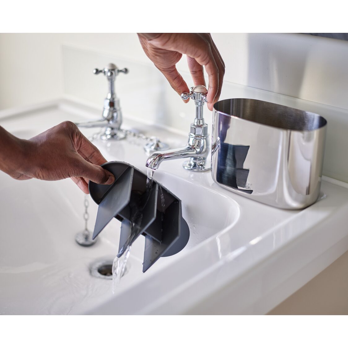 Joseph Joseph EasyStore Luxe Large Toothbrush Caddy (Steel) - 70581