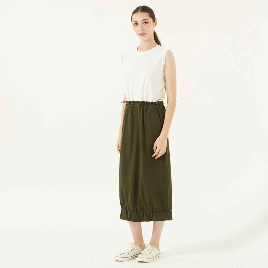 K/WOODS Seeveless Dress In Off White/olive