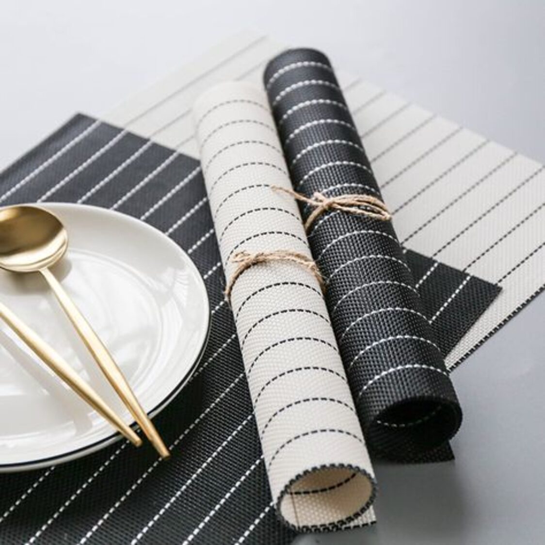 J. Rapee Lines Tablerunner Black