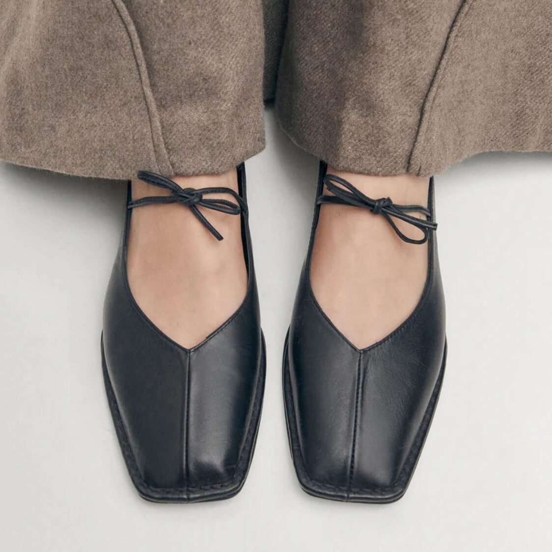 Alohas Sway Ballet Flats Black