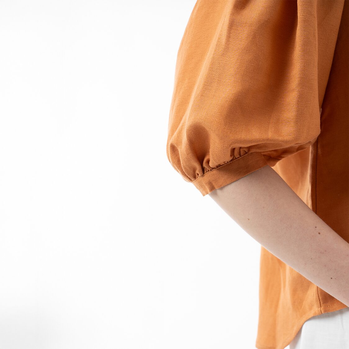 K/WOODS Minimalist Linen Puff Top in Caramel