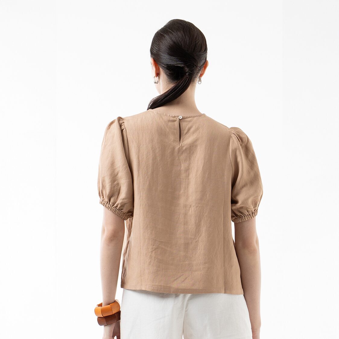 K/WOODS Effortless Puff Top in Sand