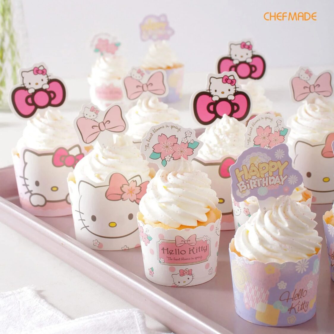 Chefmade Hello Kitty Baking Cups Set Tags (200pcs) + Cup 7x5cm (44pcs) + Cup 6x4.5cm (56pcs) 1898CM-KT7121