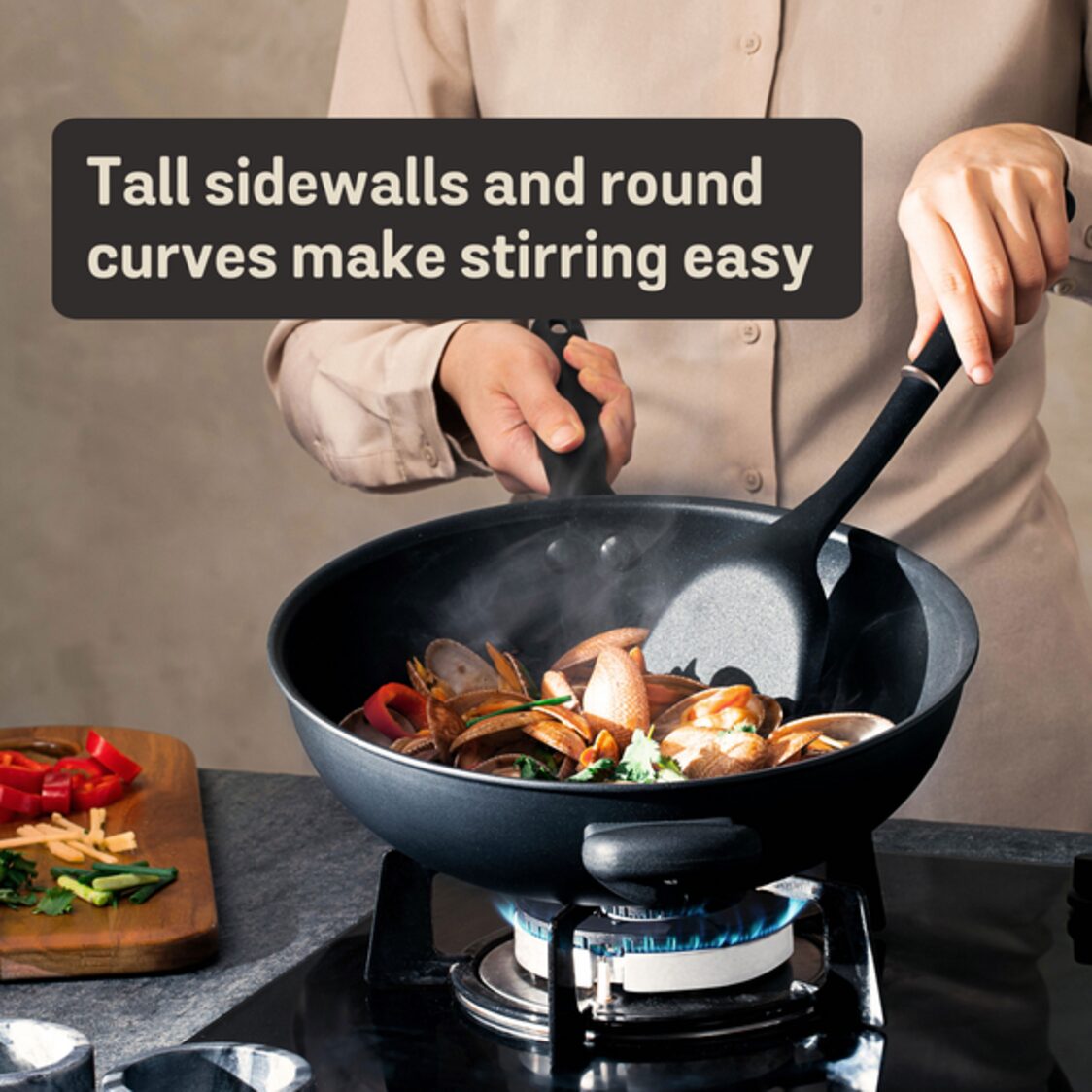 M MIDNIGHT HA IH 32CM/12.75-IN COV STIRFRY W/HH