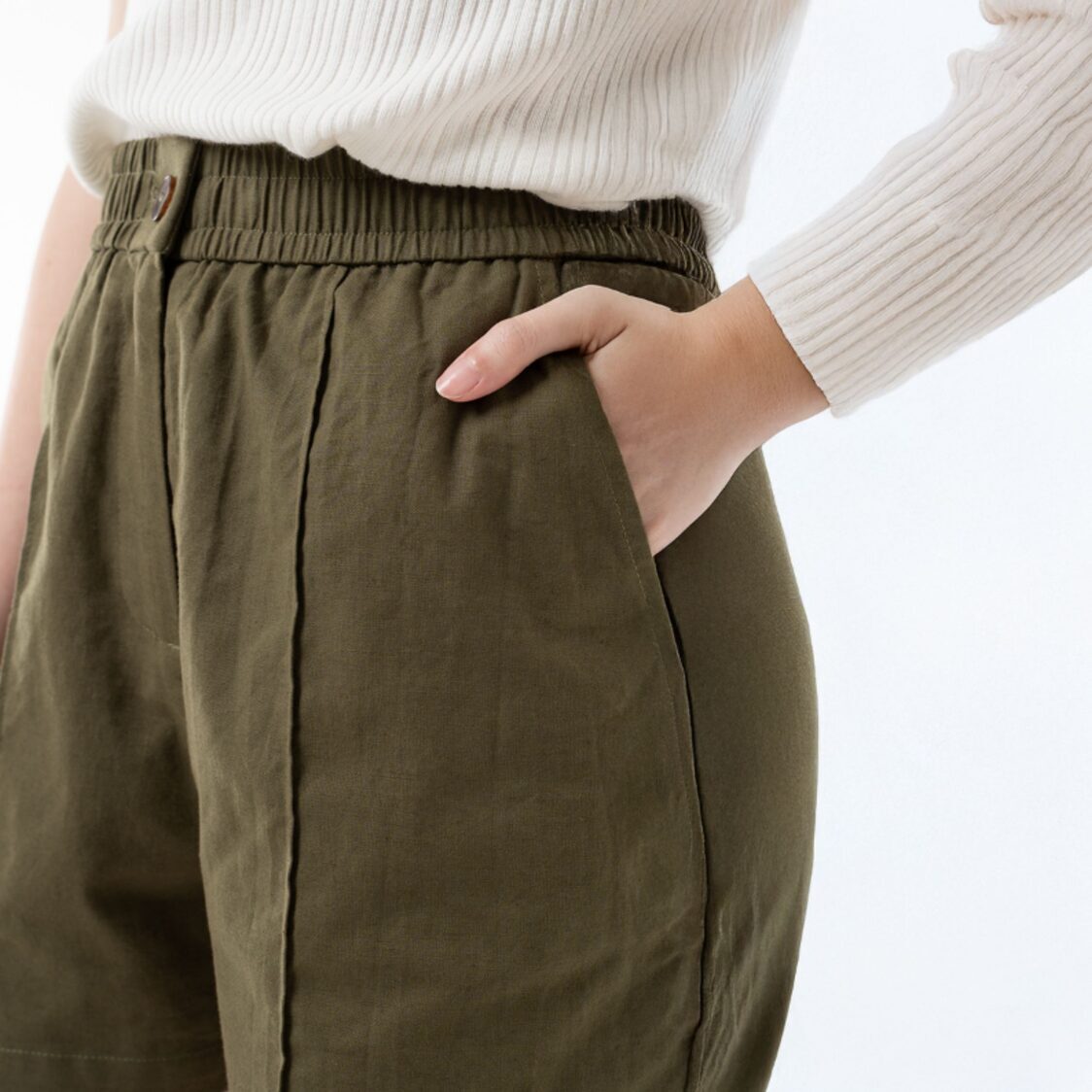 K/WOODS Essential Linen Shorts in Olive